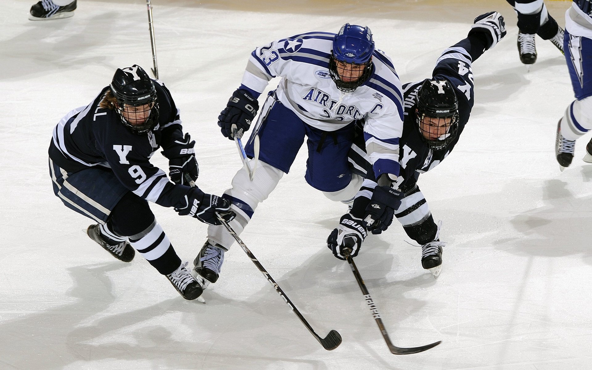 斯密斯：凭借强大的场上视野与判断力，成为全黑队的组织核心，a.斯密